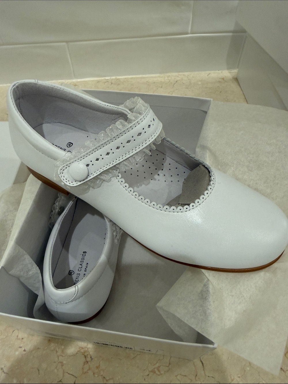 Girls White Mary Jane Dress Shoes with Scalloped Trim and Adjustable Strap